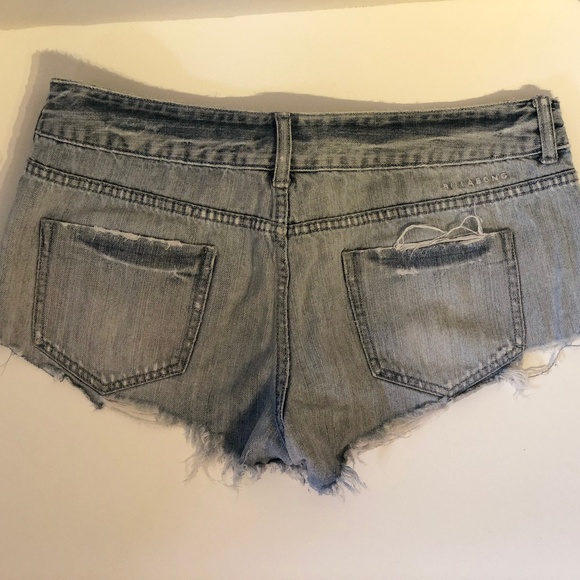 Billabong Shorts - Picture 2 of 4